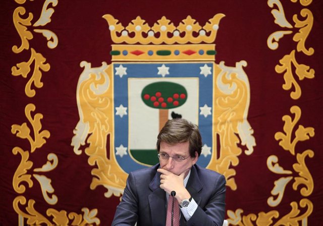 El alcalde de Madrid, José Luis Martínez-Almeida, informa en rueda de prensa de los acuerdos adoptados por el Ayuntamiento de la capital en la Junta de Gobierno, en el Palacio de Cibeles, Madrid (España), a 18 de junio de 2020.