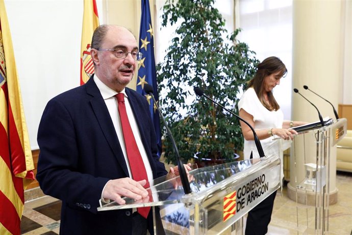 El presidente de Aragón, Javier Lambán, y la consejera de Sanidad, Sira Repollés.