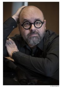 Políticos y escritores se despiden de Ruiz Zafón, un "novelista referente" de la época
