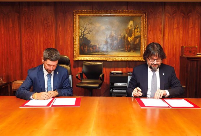 El presidente de la Cámara de Barcelona, Joan Canadell, y el presidente de FGC, Ricard Font, este viernes