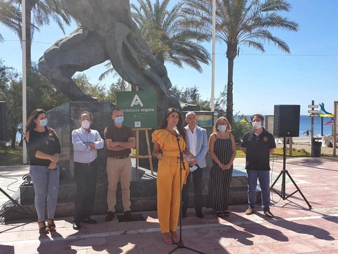La delegada territorial de Turismo en Málaga, Nuria Rodríguez, en una visita a Manilva