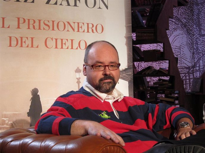 El escritor catalán Carlos Ruiz Zafón (archivo)