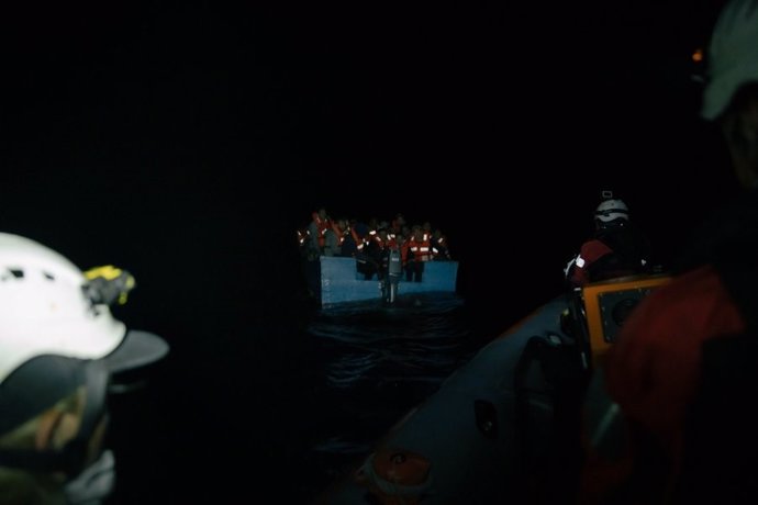 Europa.- El 'Sea Watch' solicita el desembarco de más de 200 migrantes rescatado
