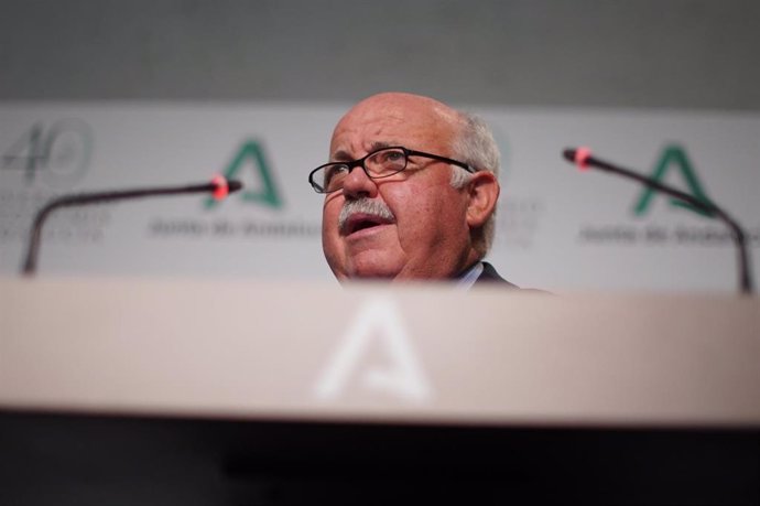 El consejero de Salud y Familias de la Junta de Andalucía, Jesús Aguirre, en rueda de prensa.