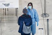 Toma de temperatura y observación visual, los controles en aeropuertos a turistas en la nueva normalidad