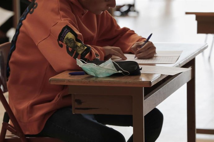 Alumno durante un examen.