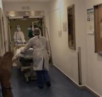 Sale de la UCI tras 82 días el último paciente ingresado por coronavirus en el Hospital Clínico de Málaga