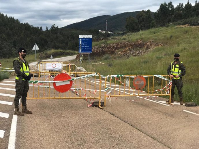 Militares extremeños en la frontera con Portugal