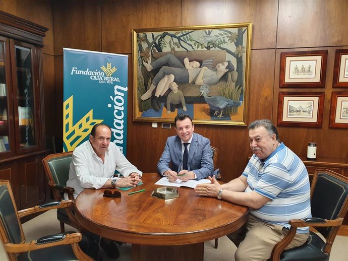 Firma del convenio entre la Fundación Caja Rural del Sur y Asaja Huelva.