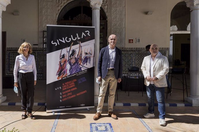 El delegado municipal de Cultura, Antonio Muñoz, en la presentación del Singular Fest, que llenará de música y teatro las noches de julio en la Plaza de España