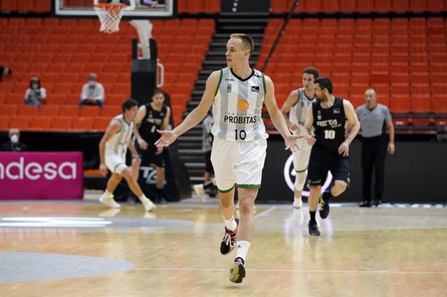 Klemen Prepelic durante el triunfo del Club Joventut Badalona sobre el Retabet Bilbao Basket (79-86) en la Jornada 2 de la Fase Final de la Liga Endesa 2020