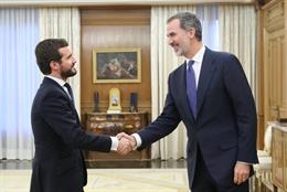 VÍDEO: Casado destaca la "labor esencial" de Felipe VI en defensa de unidad nacional y su actuación durante la pandemia El rey Felipe VI recibe en audiencia al presidente del PP, Pablo Casado, en el marco de la recta final de la ronda de consultas con los representantes de los partidos. En el Palacio de la Zarzuela en Madrid a 11 de diciembre de 2019.