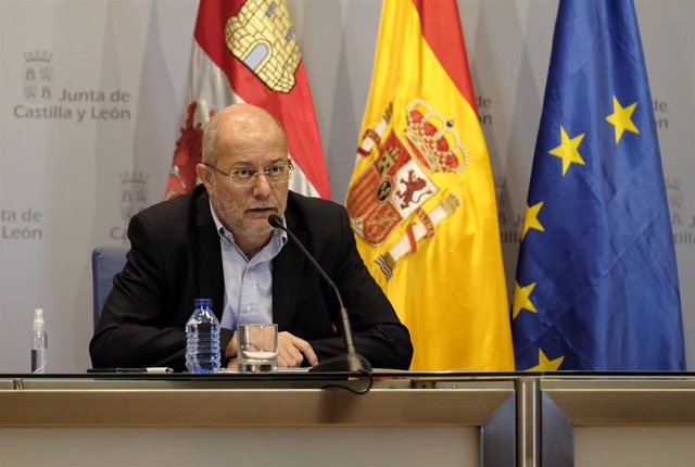 El vicepresidente y portavoz de la Junta de Castilla y León, Francisco Igea, en la rueda de prensa tras el Consejo de Gobierno extraordinario.