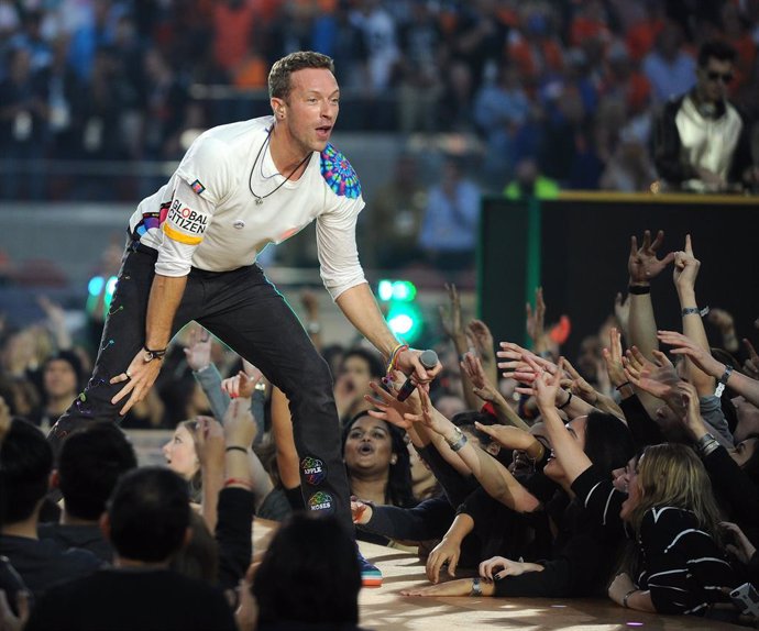 Chris MArtin, de Coldplay, durante una actuación.