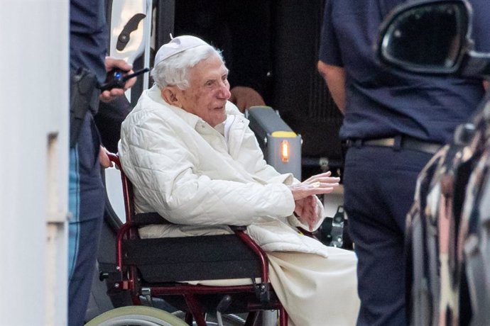 Benedicto XVI a su llegada a Alemania