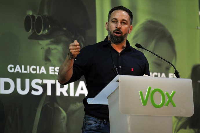 El presidente de Vox, Santiago Abascal, durante un mitin de la formación celebrado en Ourense para apoyar a la candidata por la provincia para las elecciones vascas del 12 de julio, María Jesús Fernández
