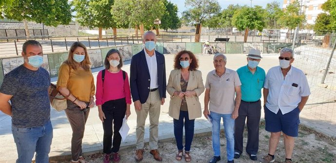 El delegado de Hábitat Urbano, Cultura y Turismo, Antonio Muñoz, visita el barrio de Nueva Bellavista