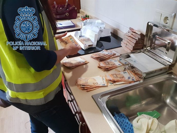 Detienen a nueve personas e intervienen más de 90.000 euros en efectivo