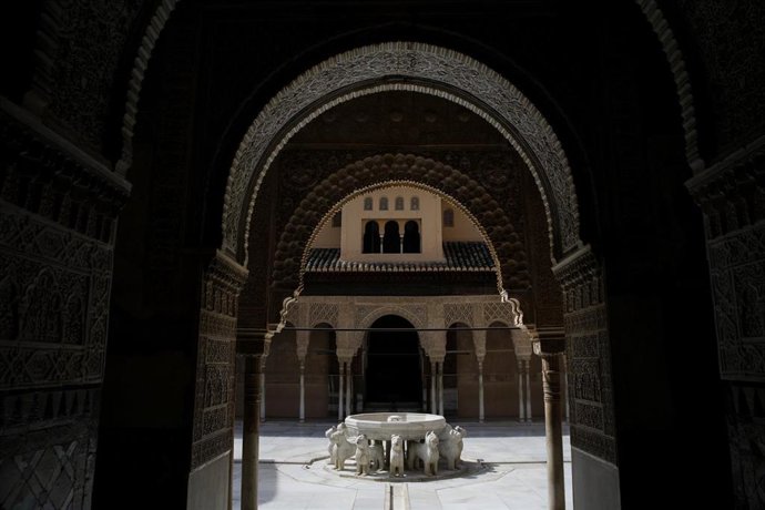 La Alhambra de Granada sin turistas por la crisis del coronaviru. Granada a 18 de abril del 2020