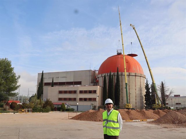 Arranca el desmontaje de la cúpula de Zorita y el desmantelamiento total de la planta concluirá en el 2020.
