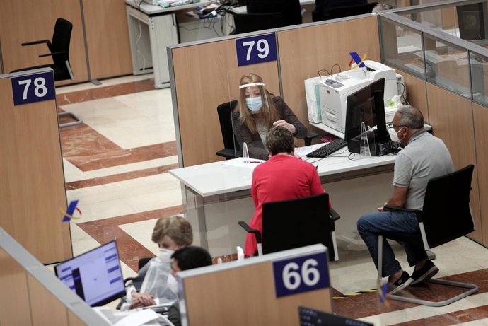 Economía.- Casi la mitad de los empleados públicos trabajan ya de forma presenci