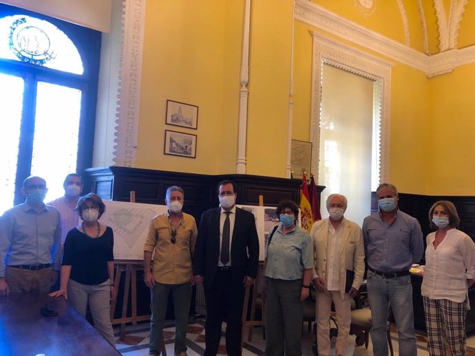 Reunión del Ayuntamiento de Sevilla con vecinos de San Leandro