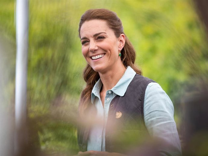Catherine, Duchess of Cambridge talks to Martin and Jennie Turner, owners of the Fakenham Garden Centre in Norfolk, during her first public engagement since lockdown, on June 18, 2020 in Fakenham, United Kingdom.