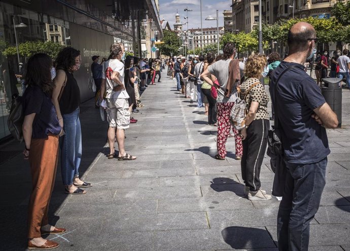 Cadena humana en Pamplona por el Día Mundial de las Personas Refugiadas