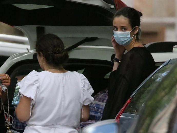 Victoria Federica ayuda a sus amigas a realizar una mudanza
