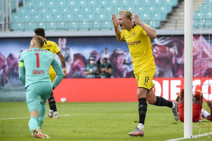 Erling Haaland celebra uno de sus goles en el Borussia Dortmund-Leipzig