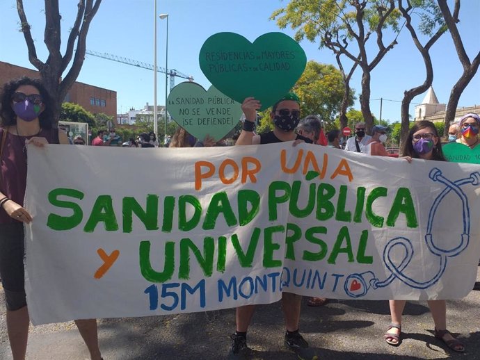 Concentración en defensa de la sanidad pública en Sevilla