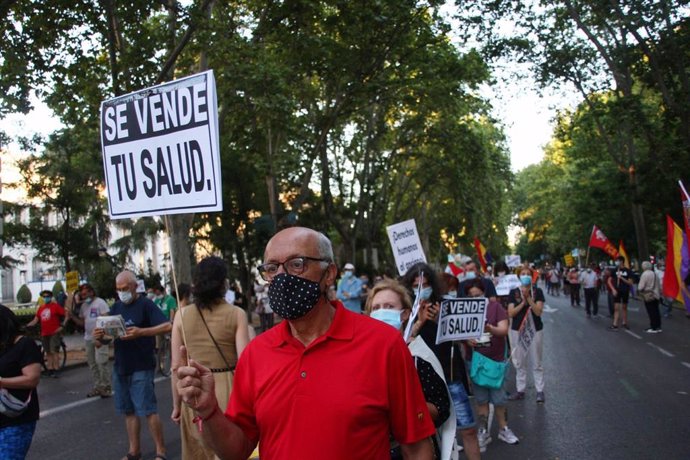 Cientos de personas se manifiestan por la sanidad pública en varias ciudades españolas