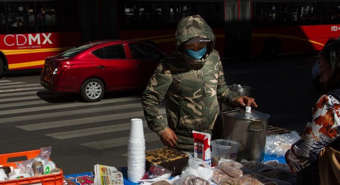 Vendedores ambulantes en México, en medio de la pandemia de coronavirus.
