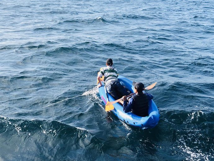 Personas rescatadas por Salvamento Marítimo en una imagen de archivo.