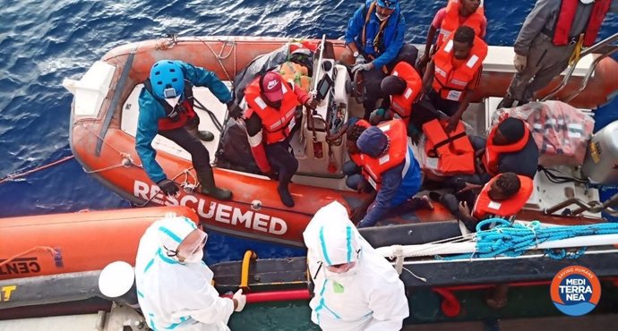 Rescate del buque 'Mar Ionio' de la ONG italiana Mediterranea Saving Humans