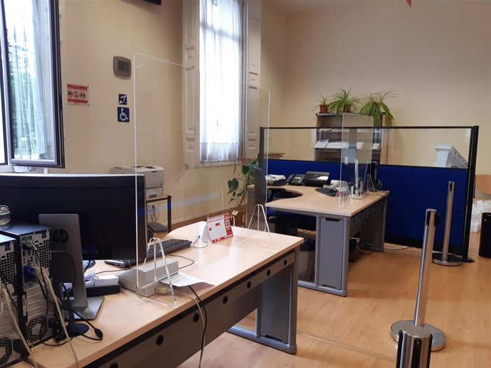 Mamparas separadoras en las dependencias de la Administración General del Estado en Cantabria