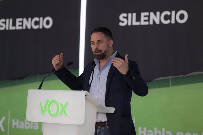 El presidente de Vox, Santiago Abascal, durante su intervención en el acto de presentación de los tres candidatos provinciales de la formación para los comicios vascos del 12 de julio, en Vitoria-Gasteiz, Álava, País Vasco (España), a 18 de junio de 202