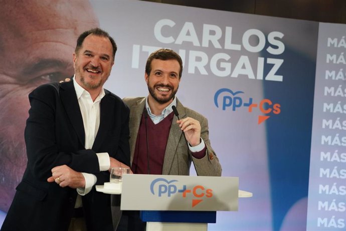 (I-D) El candidato a lehendakari de la coalición PP+C's, Carlos Iturgaiz, y el presidente del Partido Popular, Pablo Casado.