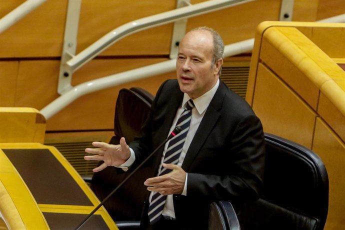 El Ministro de Justicia, Juan Carlos Campo, durante su intervención en una sesión de control al Gobierno en el Senado en la que se tratan las cuestiones relacionadas con el anuncio del cierre de Nissan, la implantación del ingreso mínimo vital y las med