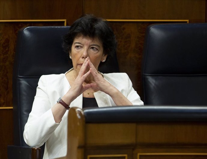 La ministra d'Educació, Isabel Celaá, al Congrés, Madrid (Espanya), 17 de juny del 2020.