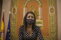 La presidenta del Parlamento encarga a los empresarios del mármol una escultura en homenaje ante el covid-19