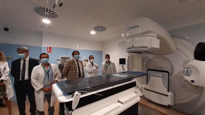 El Hospital Universitario de Cáceres ya tiene instalado el acelerador lineal para tratamientos oncológicos