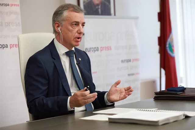 El lehendaki del Gobierno Vasco, Iñigo Urkullu, durante uno de los encuentros digitales de Europa Press, en Vitoria-Gasteiz, Álava