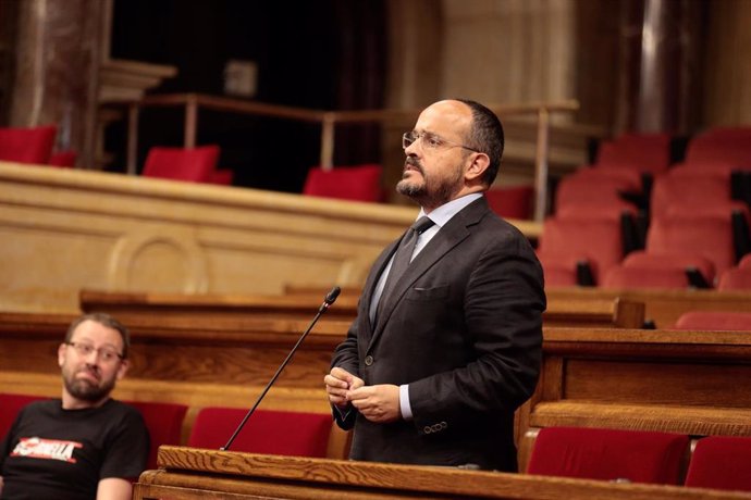 El líder del PP de Catalunya, Alejandro Fernández, en el pleno del Parlament del 3 de junio.