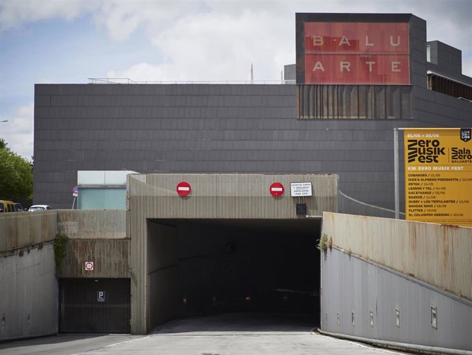 Entrada al garaje de Baluarte, Palacio de Congresos y Auditorio de Navarra, durante el estado de alarma por el coronavirus.