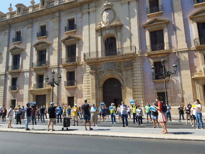 Concentración ante la sede del TSJCV