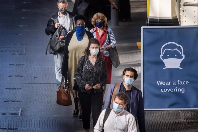 Usuarios de la estación de Waterloo, en Londres