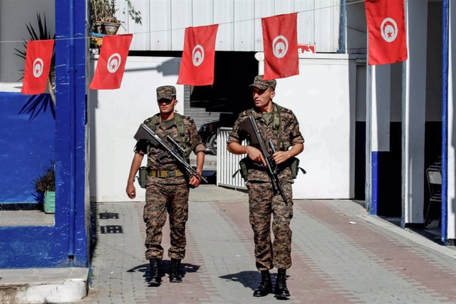 Soldados de Túnez durante la segunda vuelta de las presidenciales de Túnez en 2019