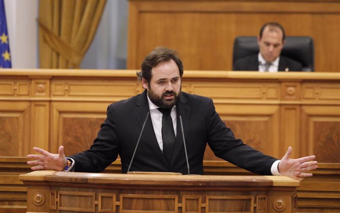 El presidente regional del PP en C-LM, Paco Núñez, en el pleno de las Cortes.