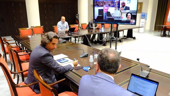 El presidente del Parlamento de Canarias y la Calre, Gustavo Matos, en una reunión de los parlamentos atlánticos